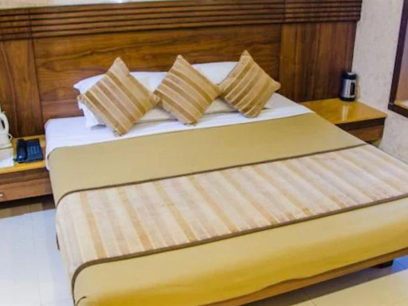 Hotel Chandralok Lonavala Ngoại thất bức ảnh