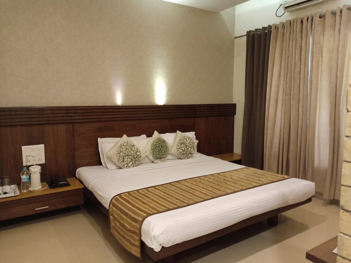 Hotel Chandralok Lonavala Ngoại thất bức ảnh