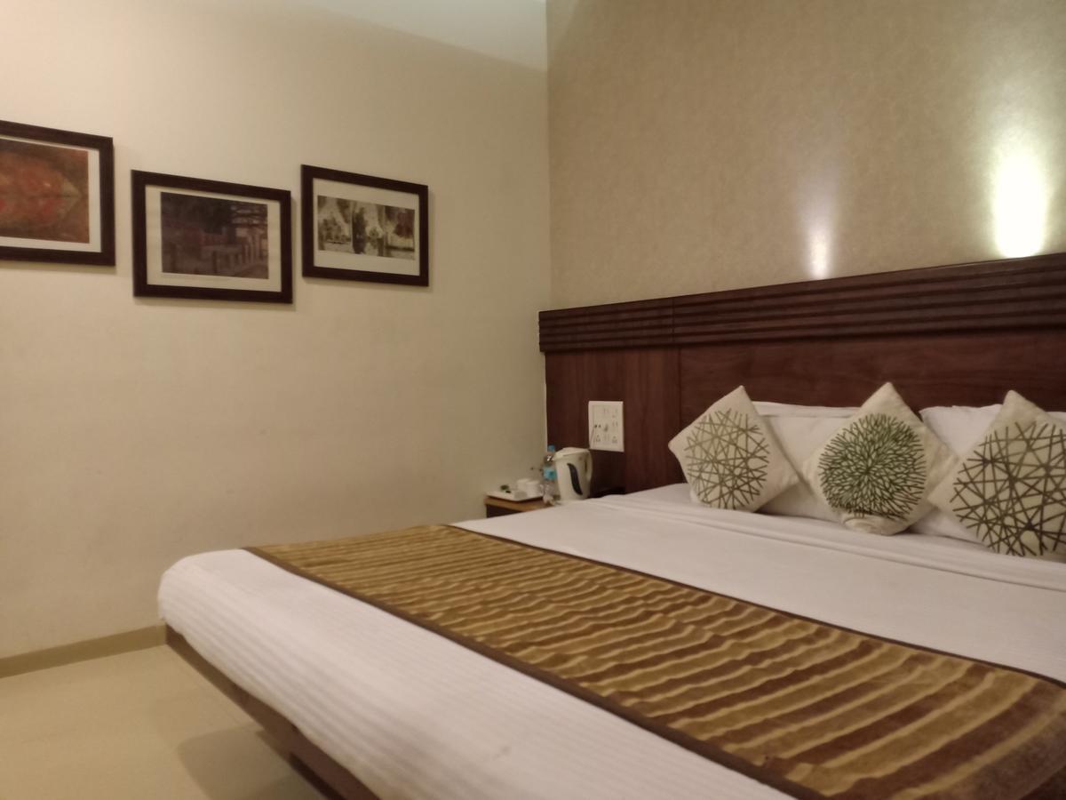 Hotel Chandralok Lonavala Ngoại thất bức ảnh